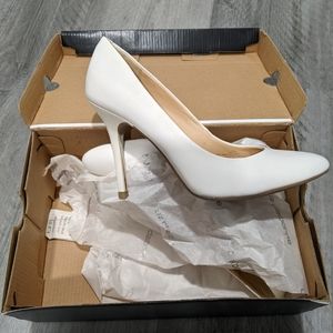 Liz Claiborne size 6.5 white heels.
